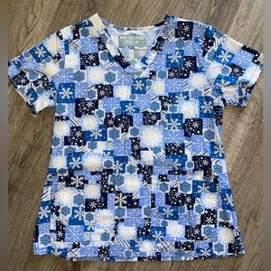 Med Couture Snowflake Scrub Top